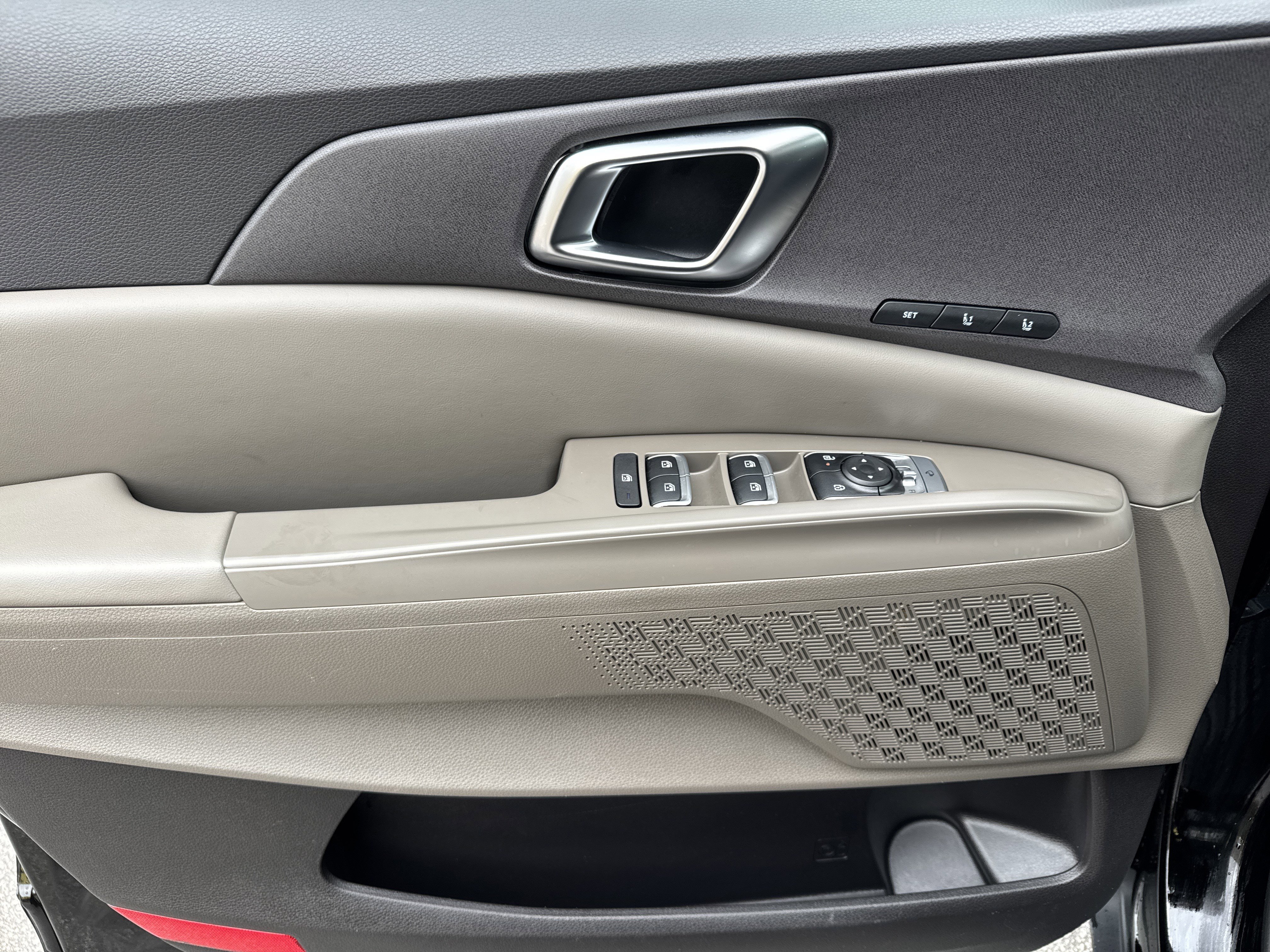 Used 2025 Kia Carnival EX image 14