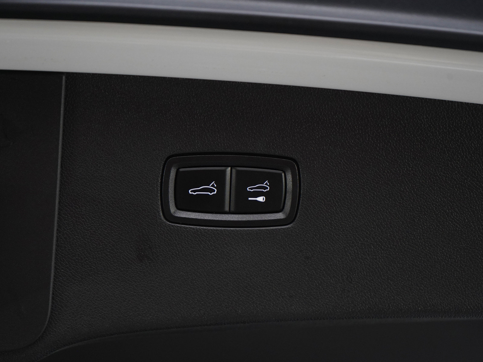 Used 2024 Porsche Cayenne Coupe AWD/4WD image 17