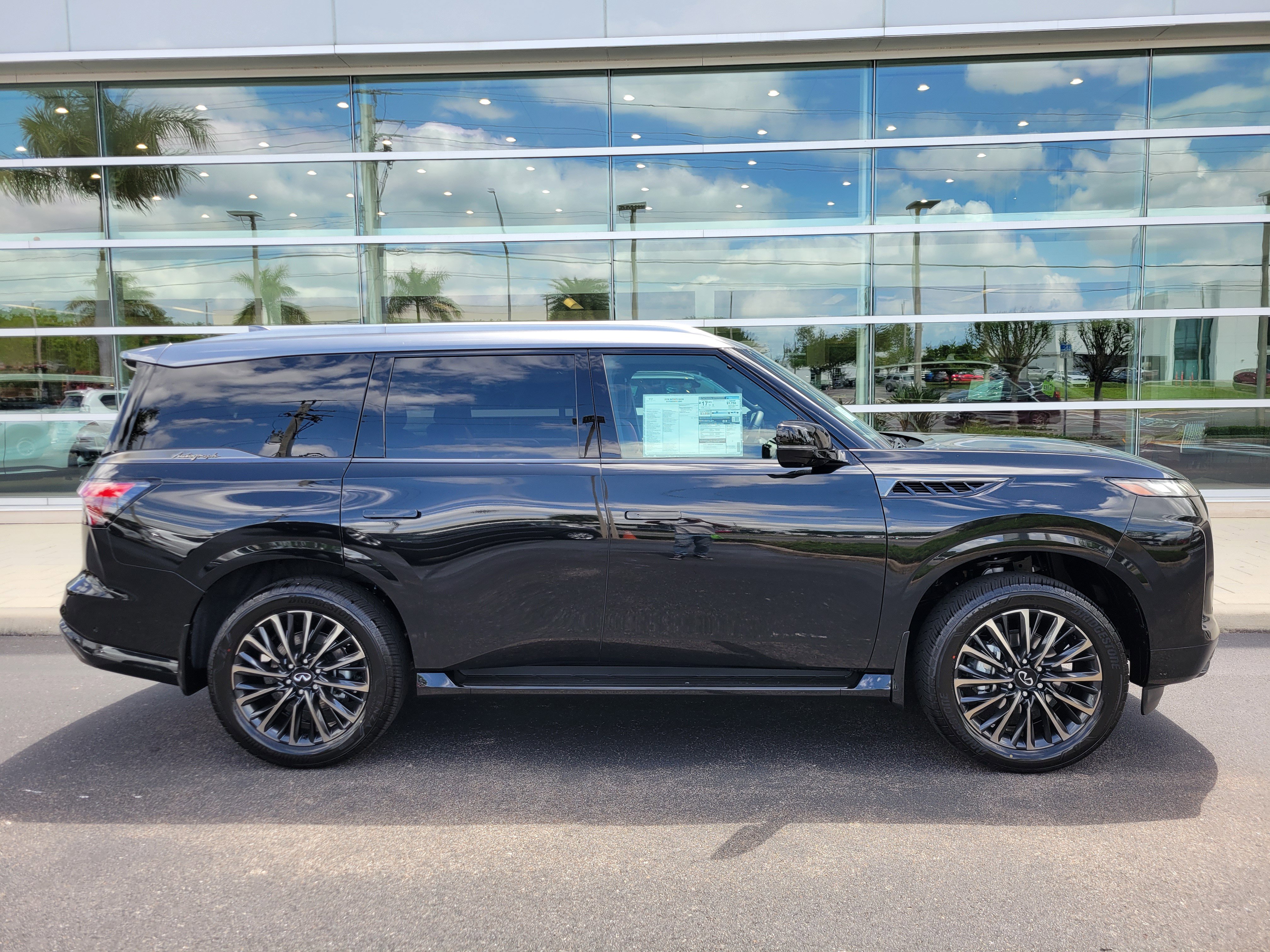 New 2026 INFINITI QX80 Autograph w/ Premium Cargo Package AWD/4WD image 3
