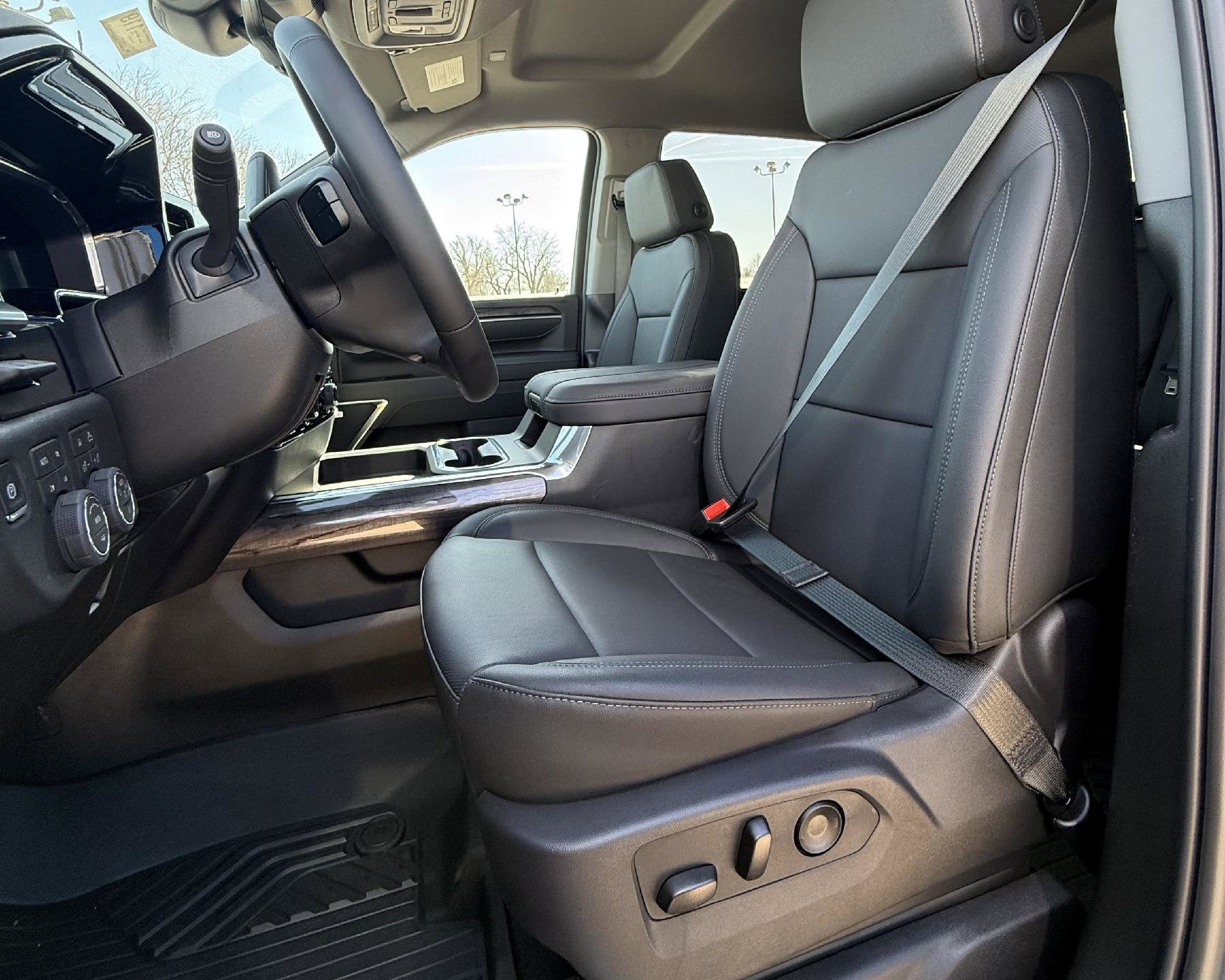 New 2026 Chevrolet Silverado 2500 LTZ w/ LTZ Premium Package AWD/4WD image 5