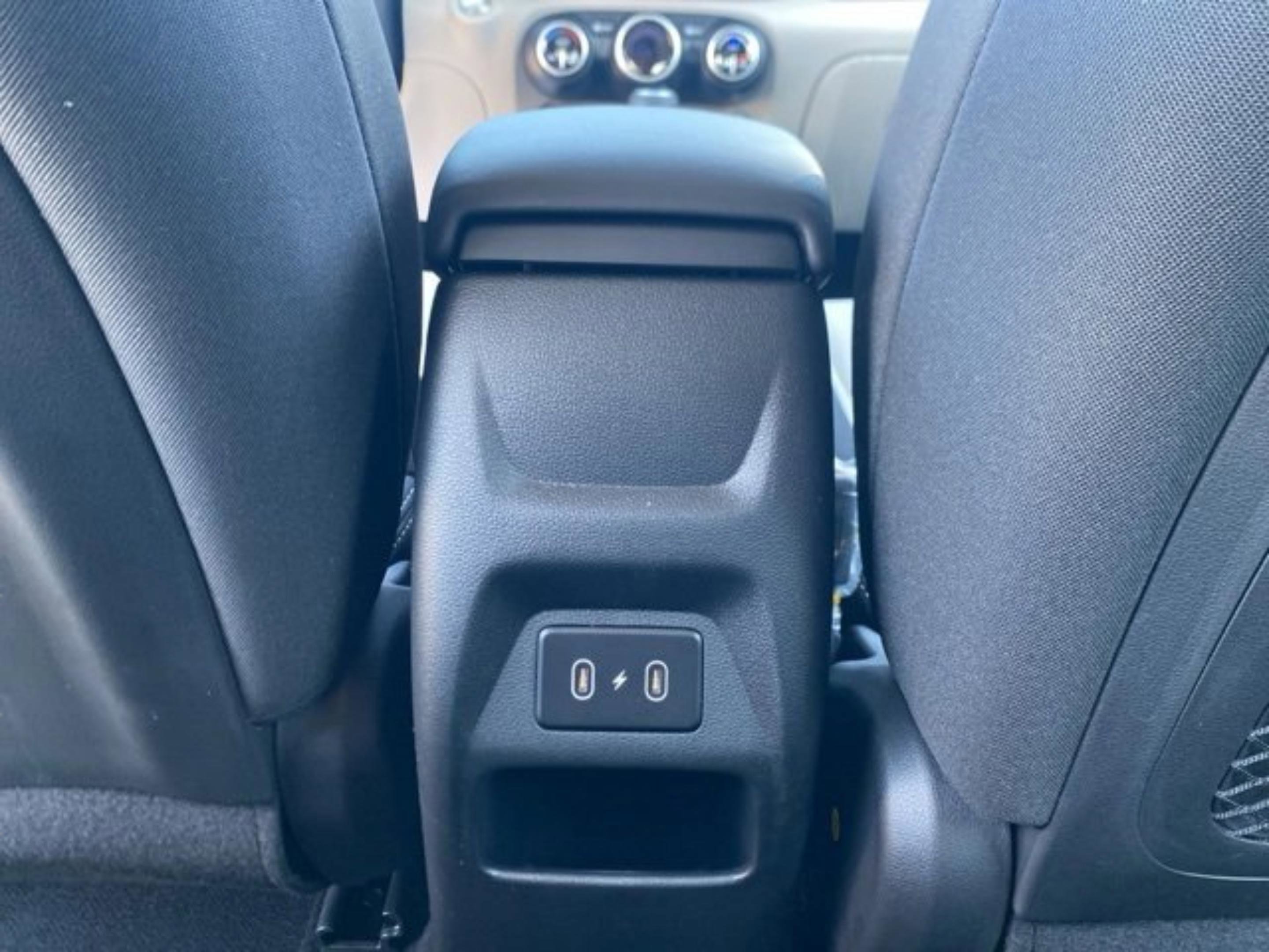 Certified 2025 Hyundai Venue SEL FWD image 32