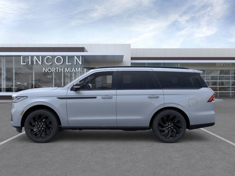 New 2025 Lincoln Navigator Reserve w/ Jet Appearance Package image 3
