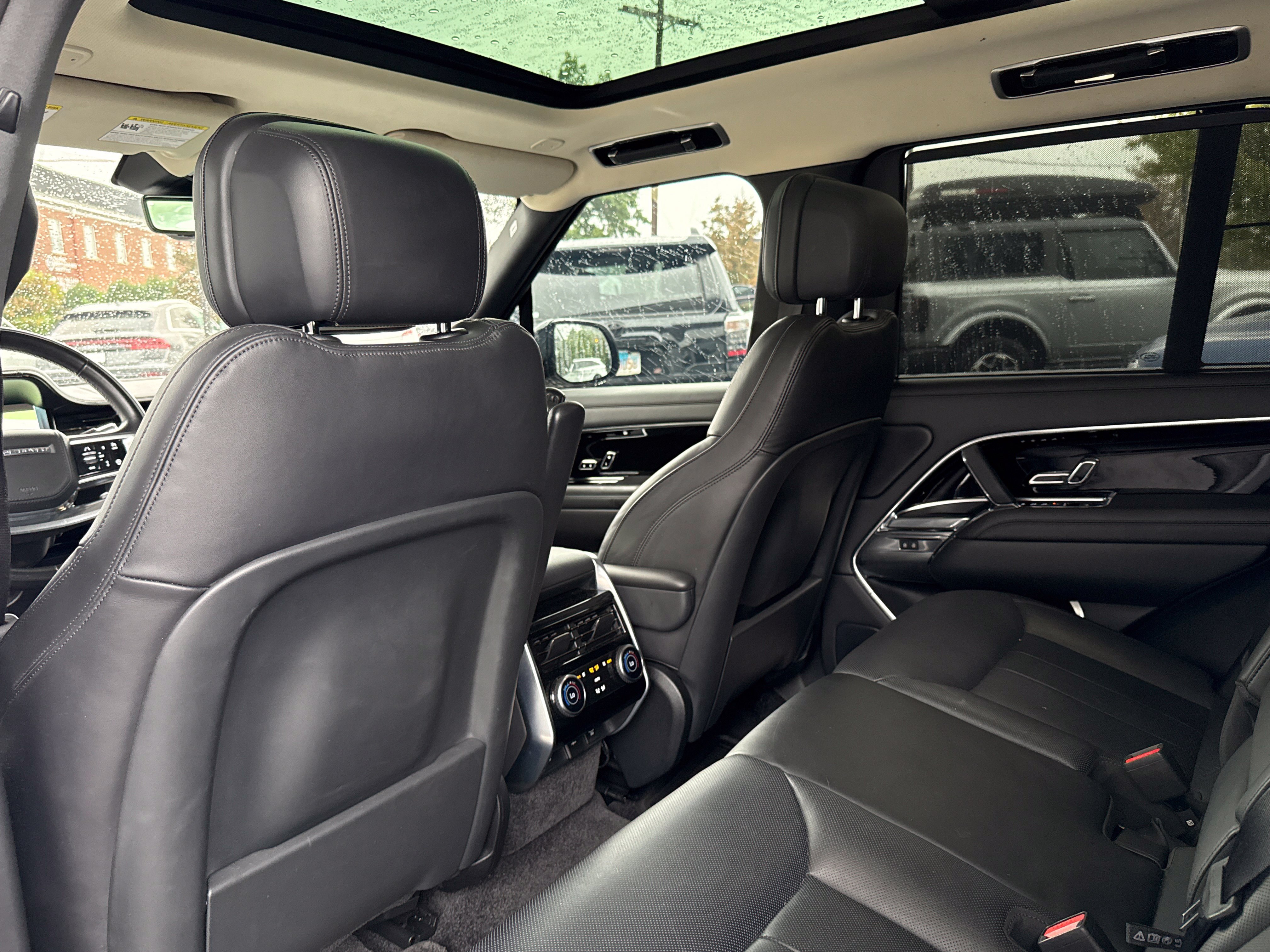 Used 2022 Land Rover Range Rover SE AWD/4WD image 10