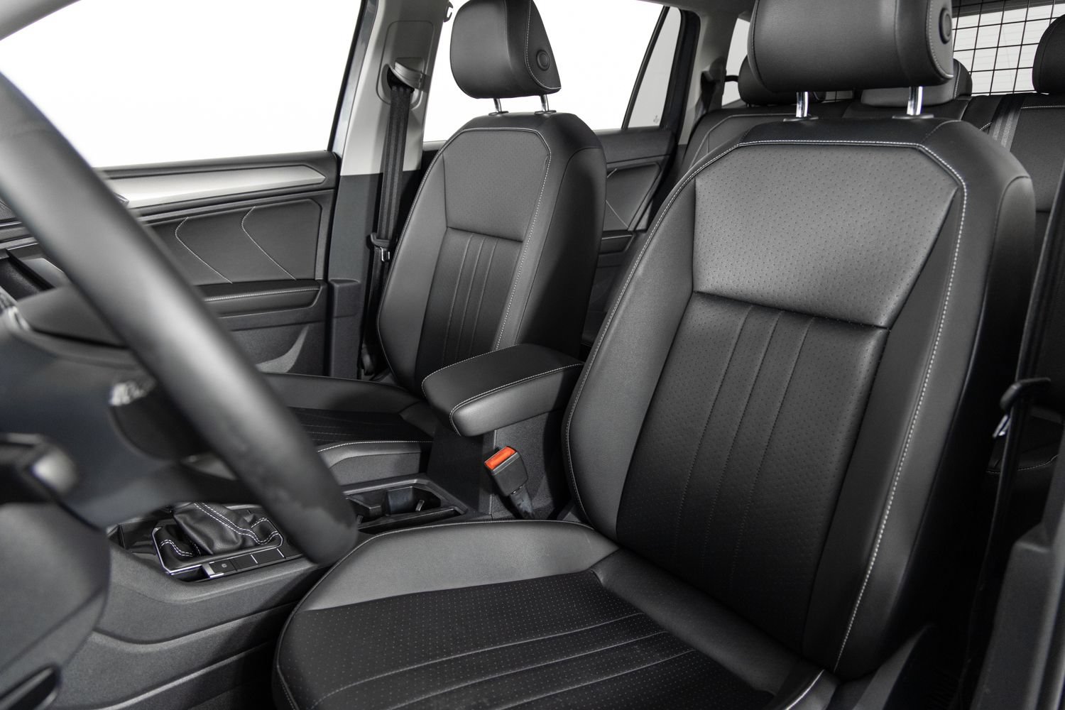 Used 2022 Volkswagen Tiguan SE AWD/4WD image 16