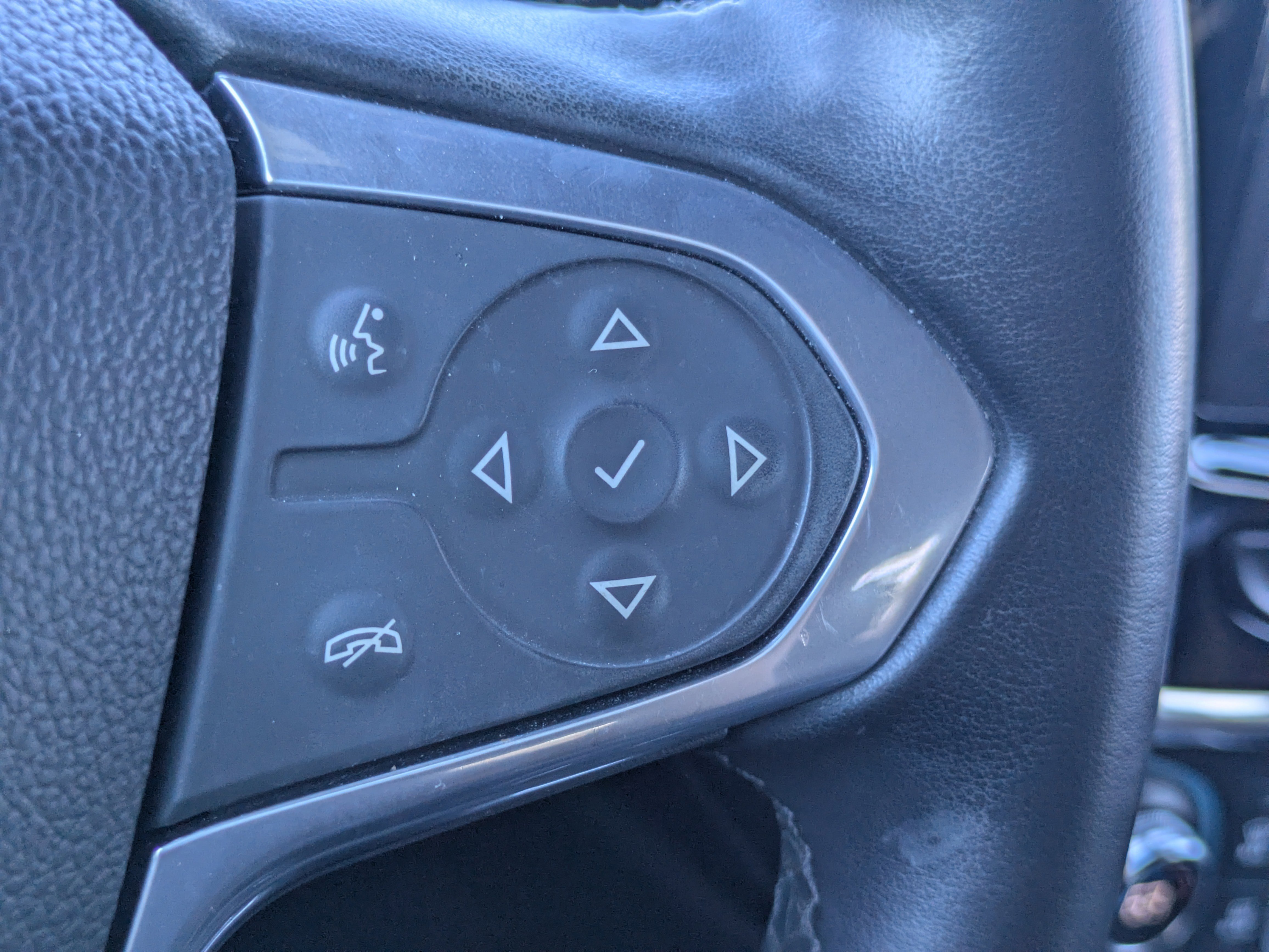 Used 2023 Chevrolet Traverse LT FWD image 19