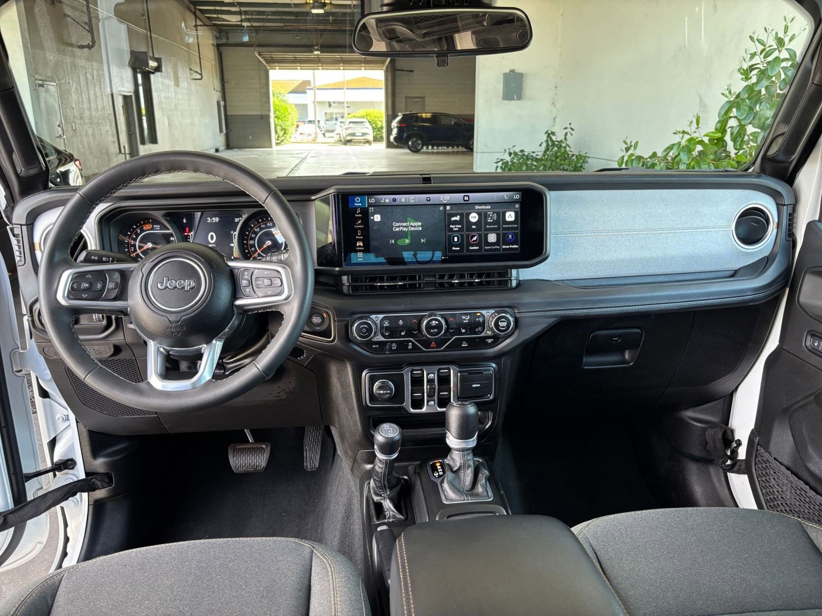 Used 2025 Jeep Wrangler Unlimited Sahara AWD/4WD image 33