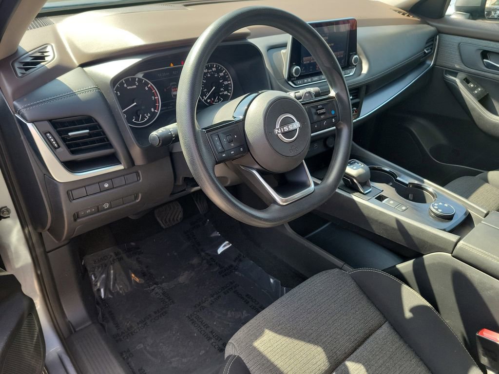 Used 2023 Nissan Rogue SV image 14