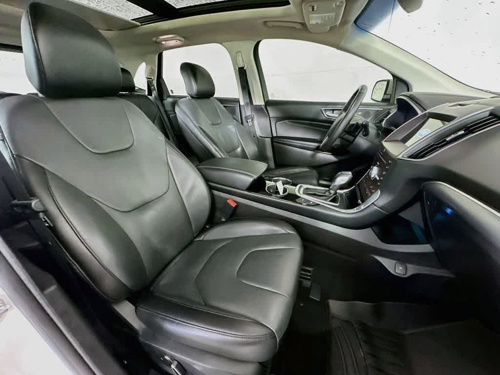 Used 2017 Ford Edge Titanium w/ Equipment Group 302A AWD/4WD image 15
