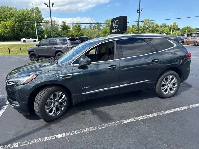 Used 2018 Buick Enclave Avenir w/ Avenir Technology Package AWD/4WD image 3