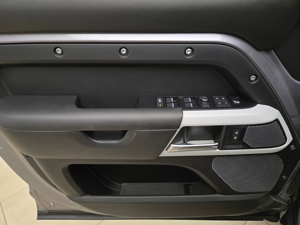 Used 2020 Land Rover Defender 110 First Edition AWD/4WD image 31