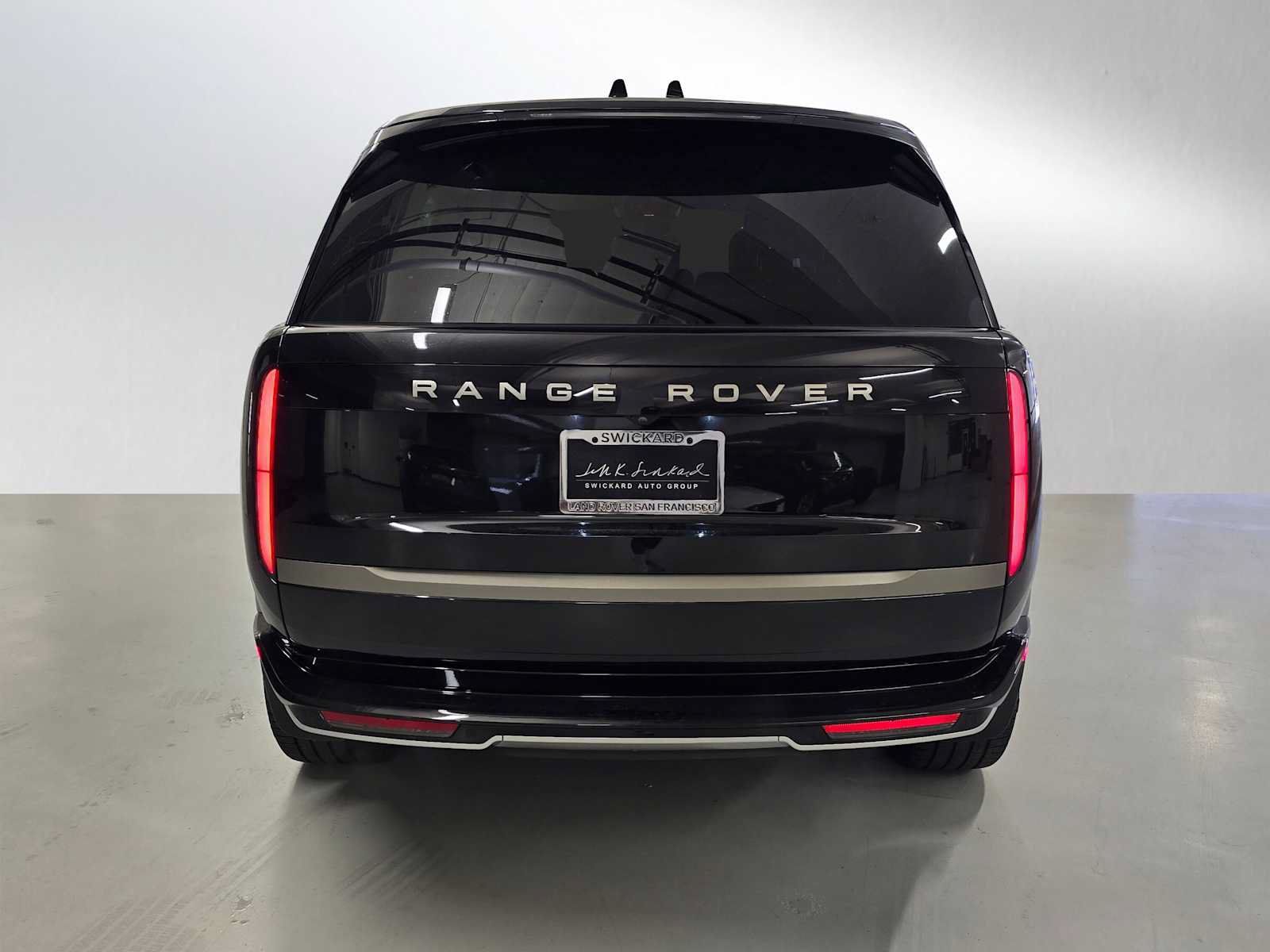 Used 2025 Land Rover Range Rover SE AWD/4WD image 4