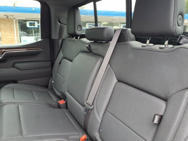 Used 2023 Chevrolet Silverado 1500 LT w/ Leather Package AWD/4WD image 11