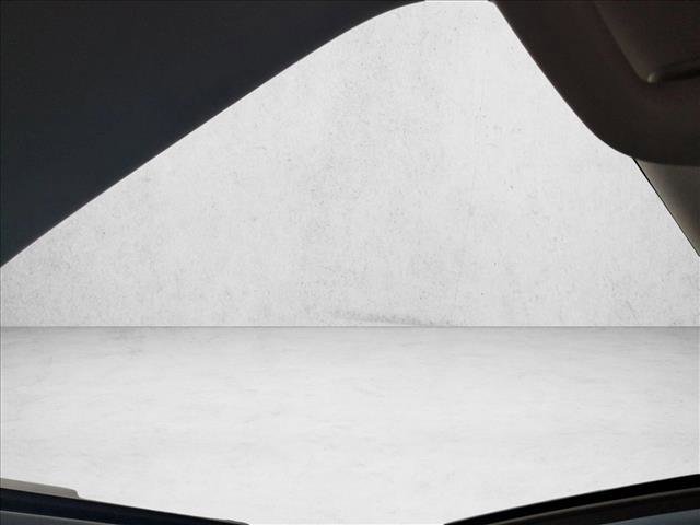 Used 2025 Land Rover Discovery Sport S image 17