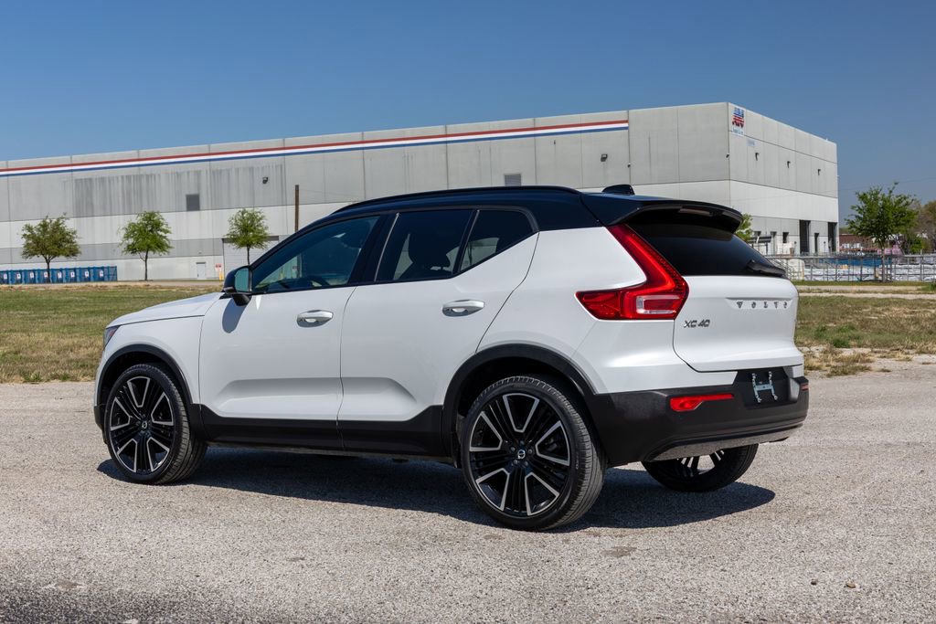 Used 2022 Volvo XC40 T5 R-Design image 6