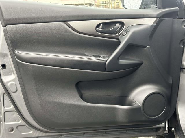 Used 2022 Nissan Rogue Sport S image 13