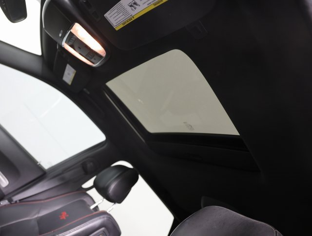 Used 2018 Dodge Durango R/T w/ Technology Group image 5