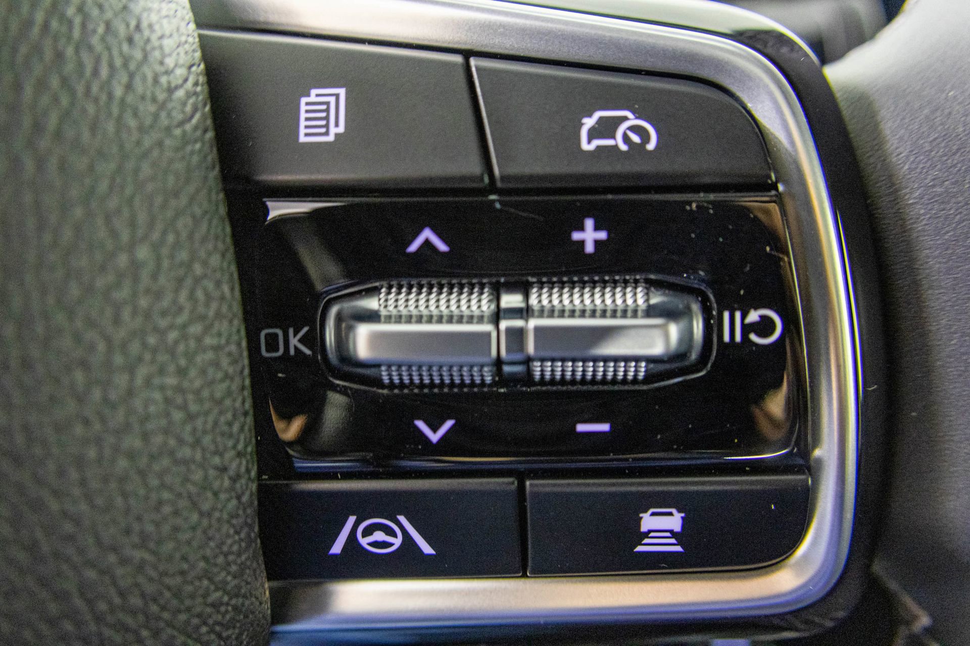 Used 2025 Kia Sorento X-Line EX image 32