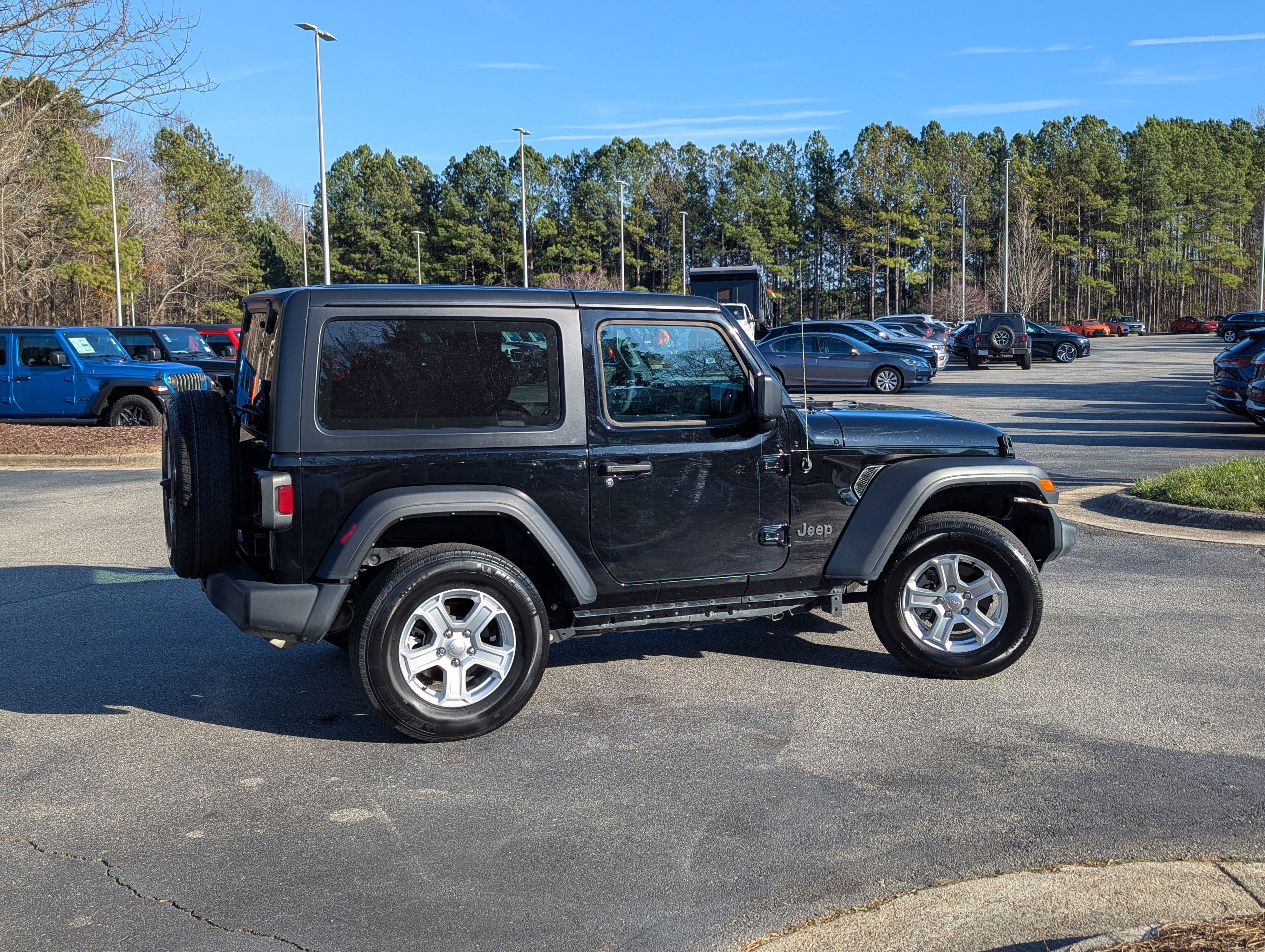 Used 2023 Jeep Wrangler Sport S image 4