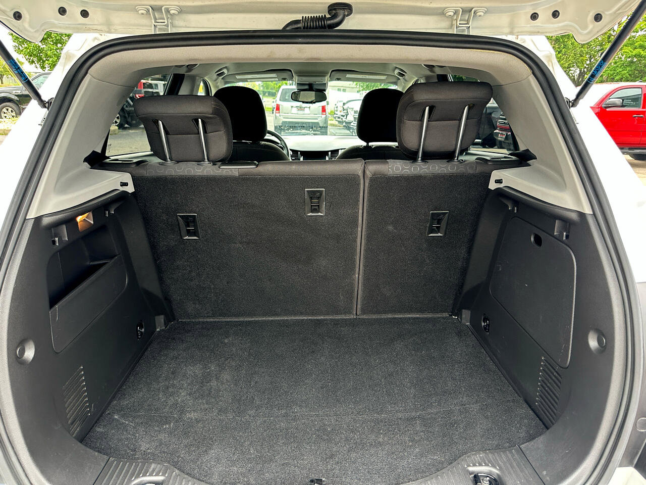 Used 2022 Chevrolet Trax LS w/ Tint and Cruise Package image 27