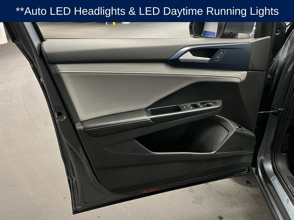 Used 2024 Volkswagen Taos SE image 17