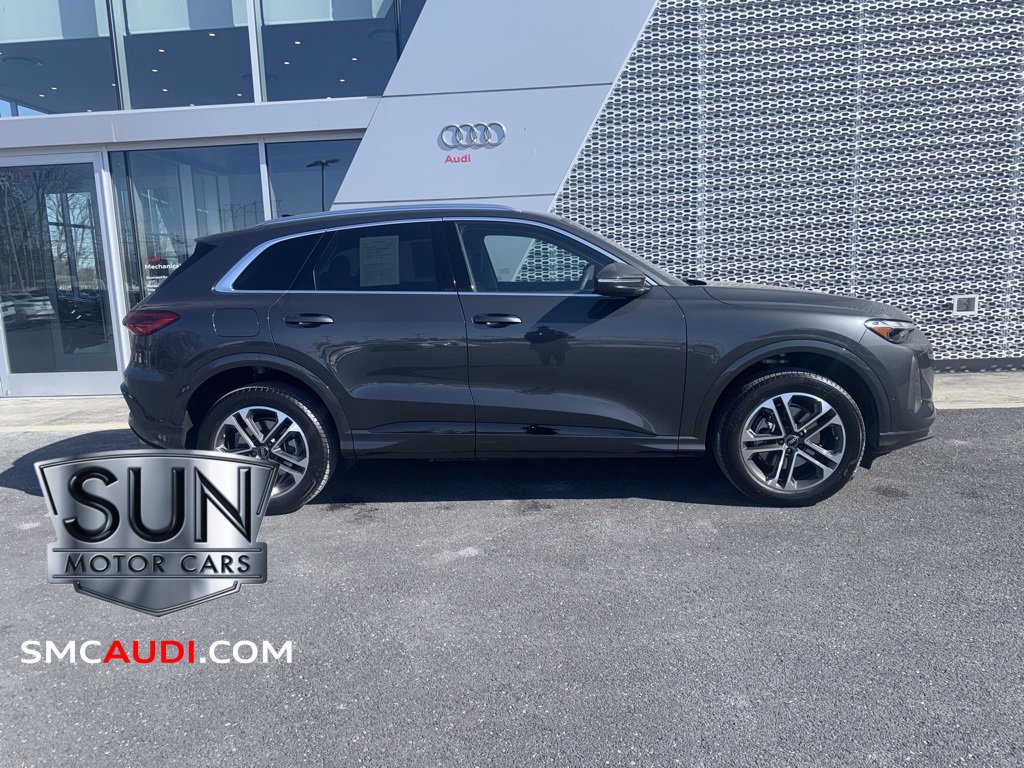 Used 2025 Audi Q5 Premium w/ Convenience Package image 4