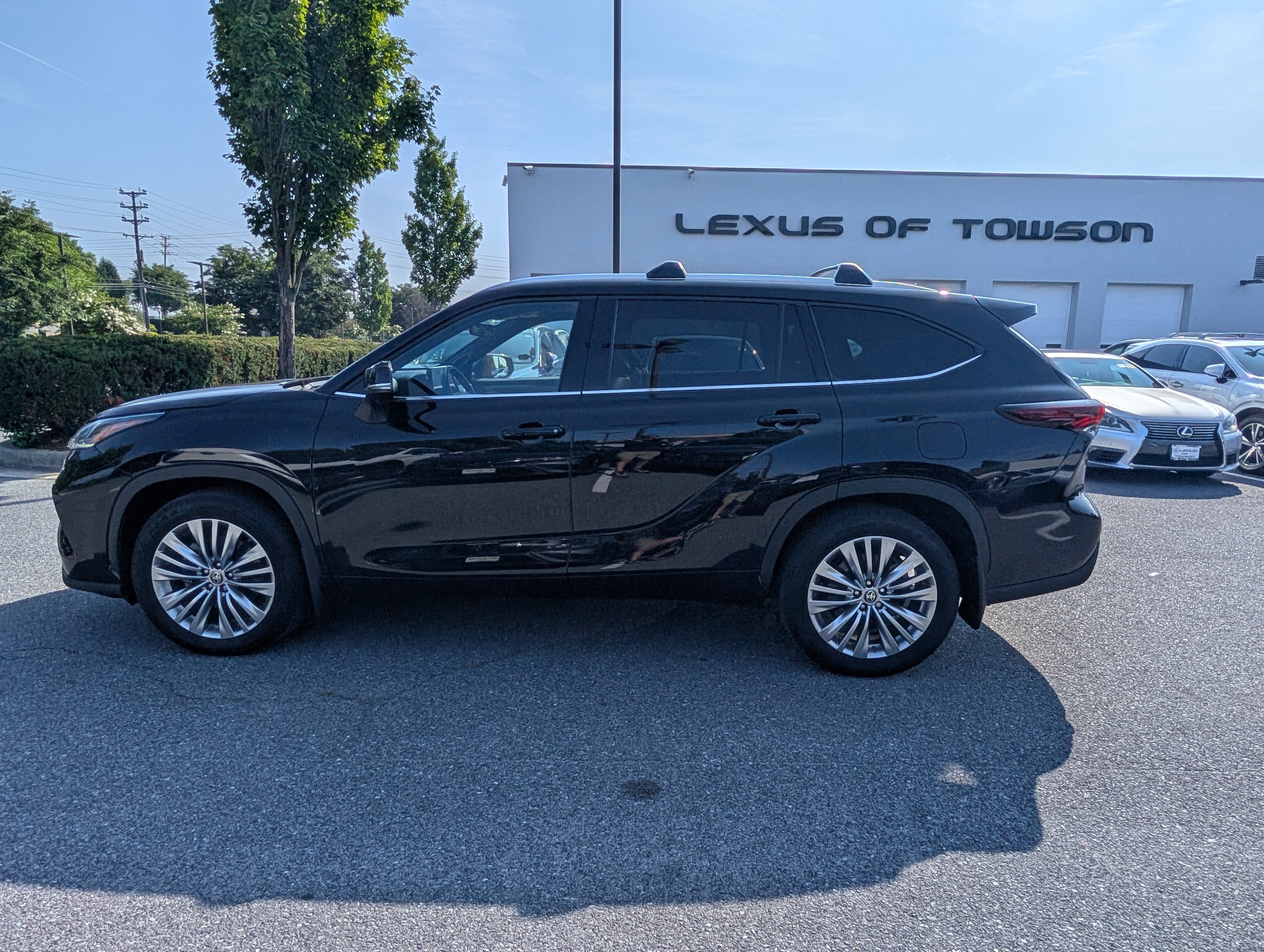 Used 2025 Toyota Highlander Platinum AWD/4WD image 6