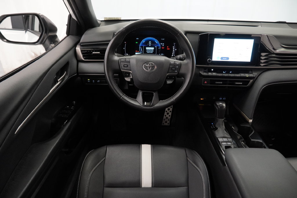 Used 2025 Toyota Camry SE FWD image 9