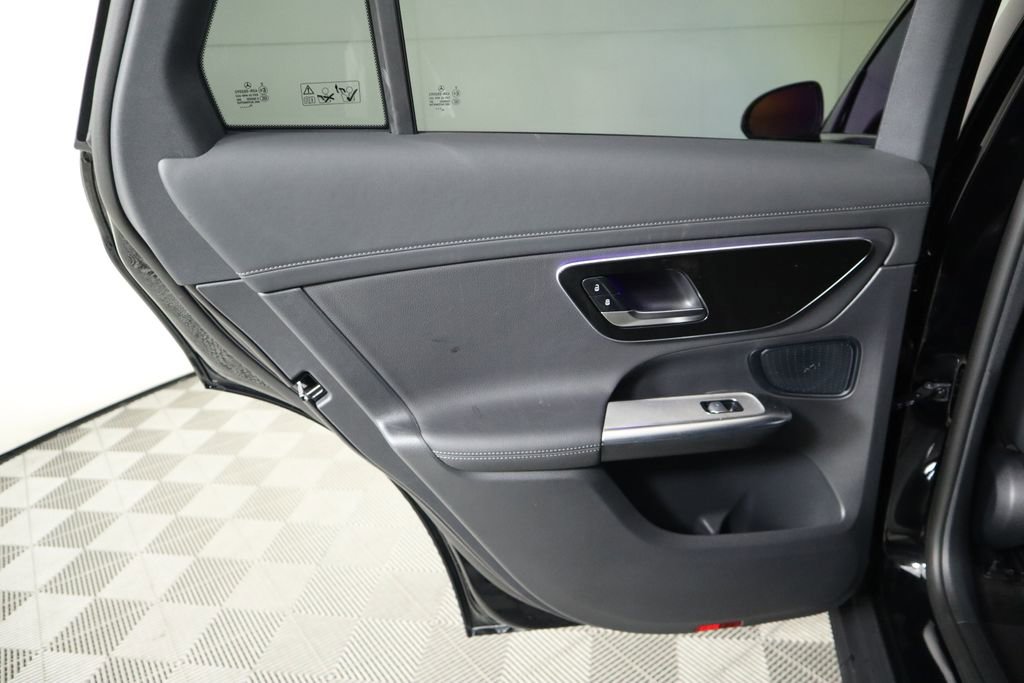Used 2025 Mercedes-Benz GLC 300 image 26