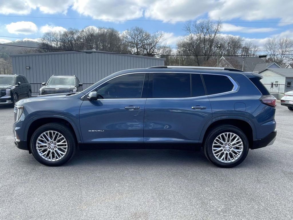 Used 2024 GMC Acadia Denali image 2