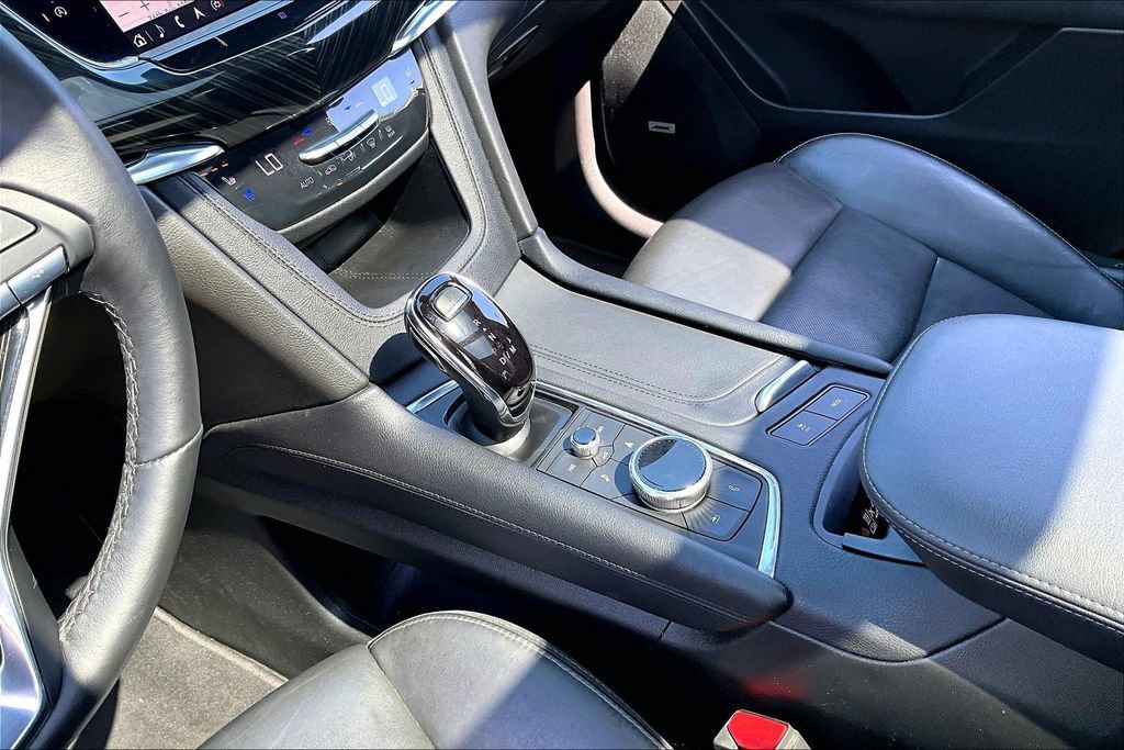 Certified 2025 Cadillac XT6 Premium Luxury AWD/4WD image 14
