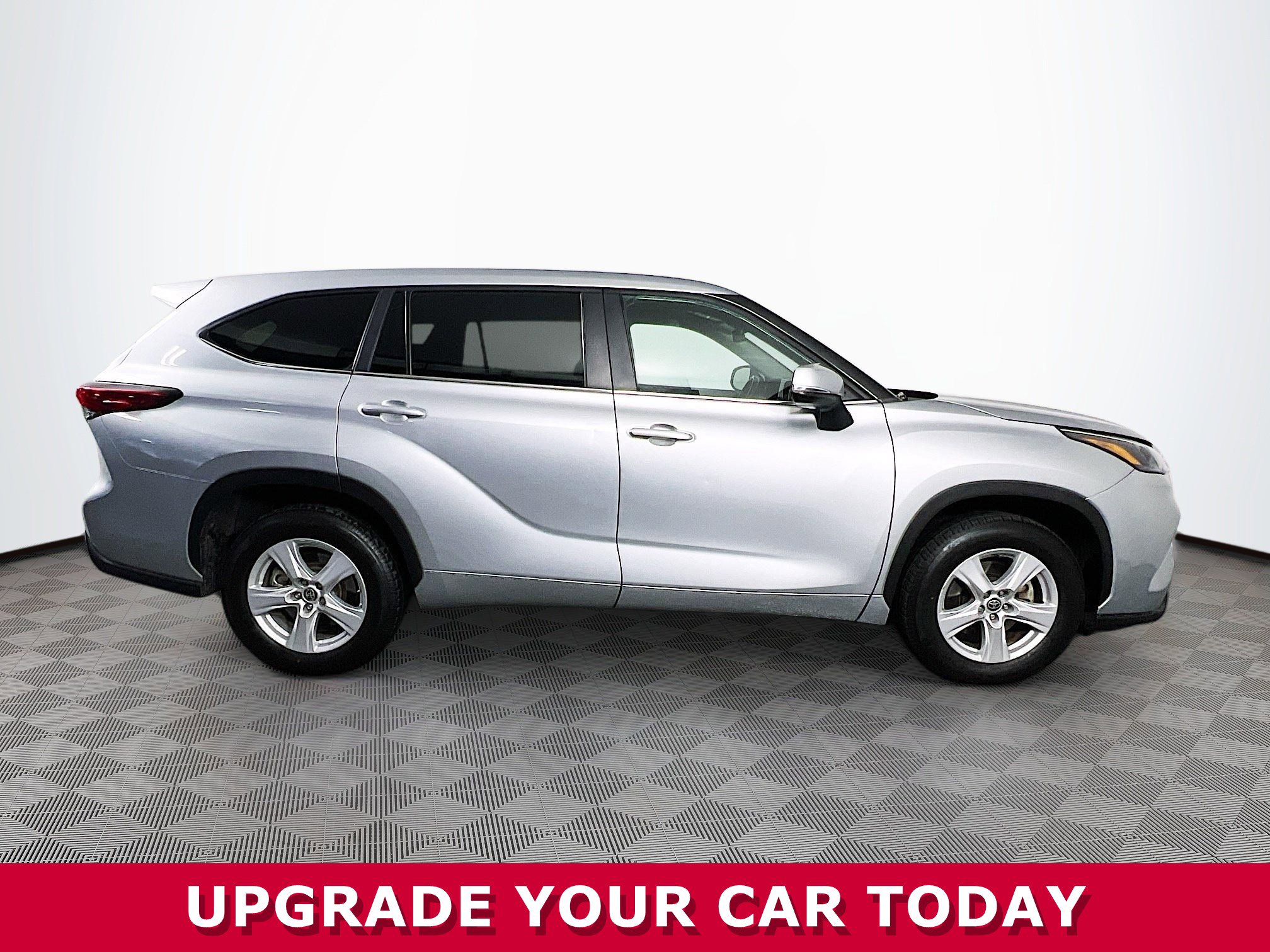 Used 2023 Toyota Highlander LE image 30