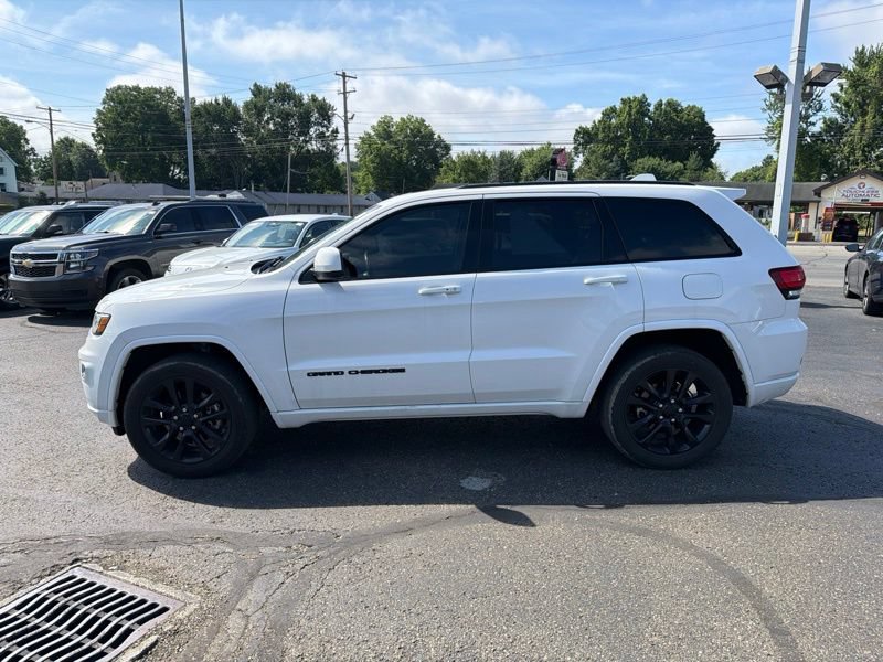 Used 2021 Jeep Grand Cherokee Laredo X AWD/4WD image 4