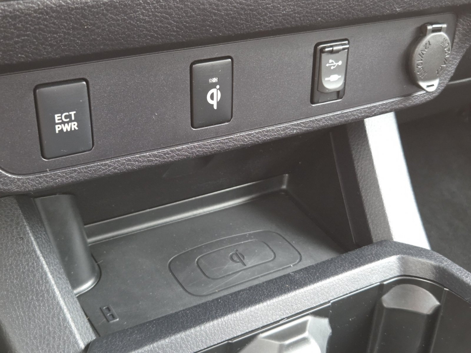 Used 2017 Toyota Tacoma TRD Sport AWD/4WD image 8