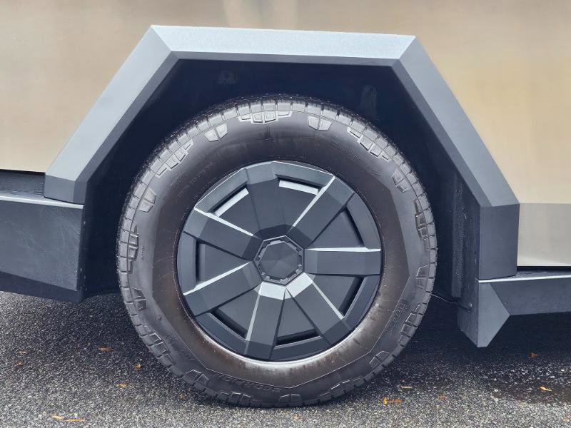 Used 2025 Tesla Cybertruck AWD Crew Cab image 16