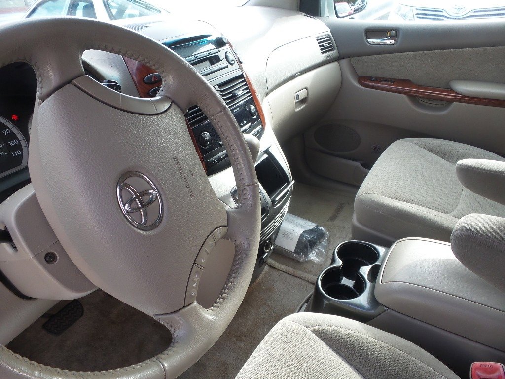 Used 2005 Toyota Sienna XLE FWD image 13