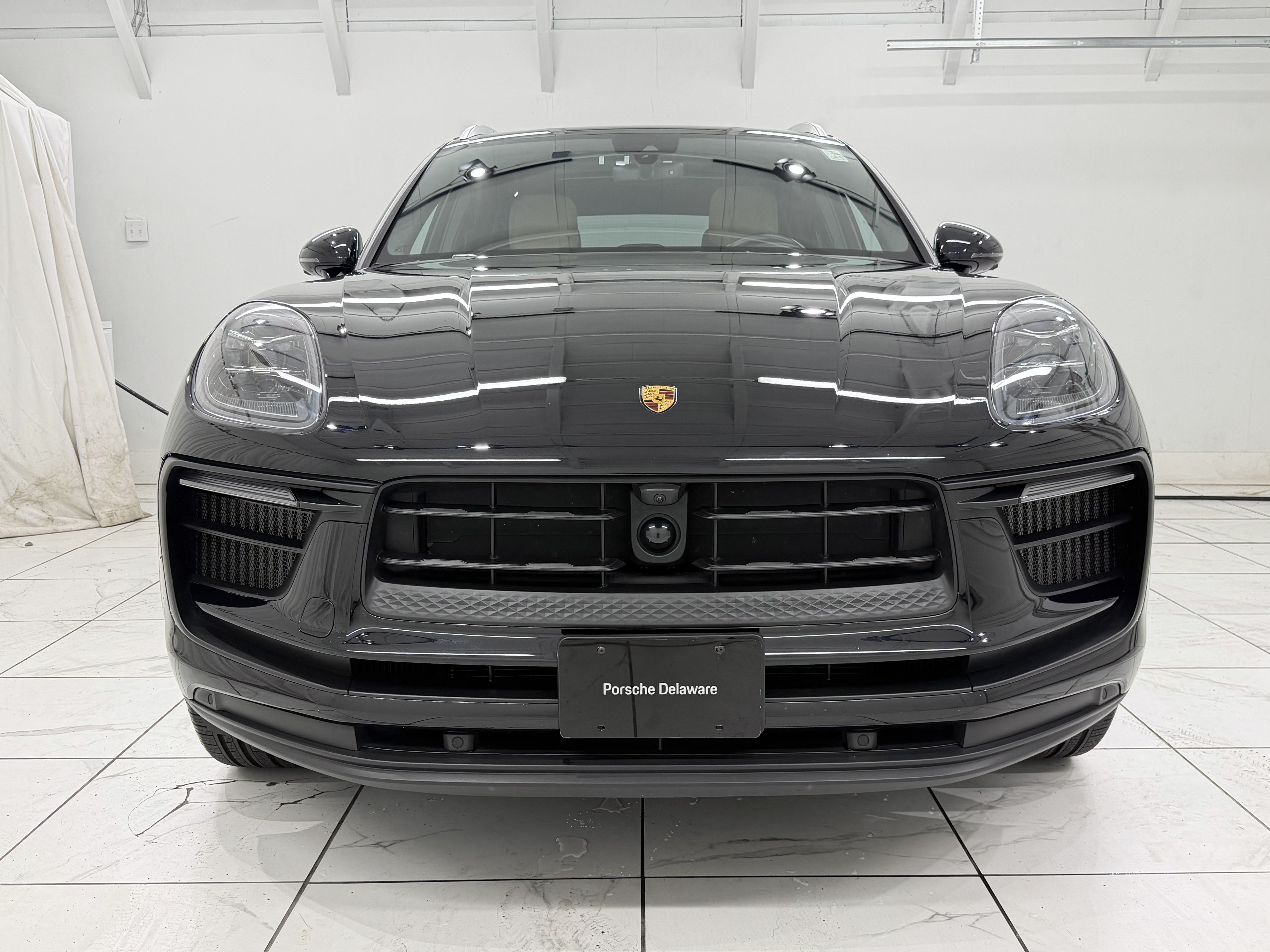 Certified 2023 Porsche Macan S AWD/4WD image 9