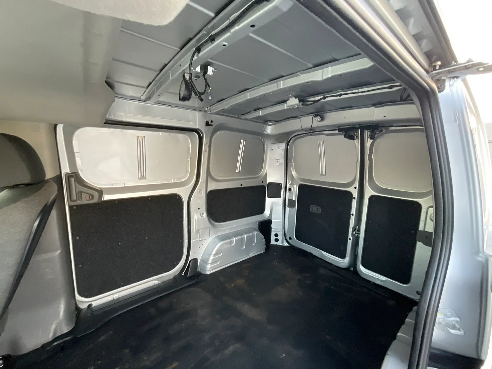 Used 2020 Nissan NV200 SV FWD image 26