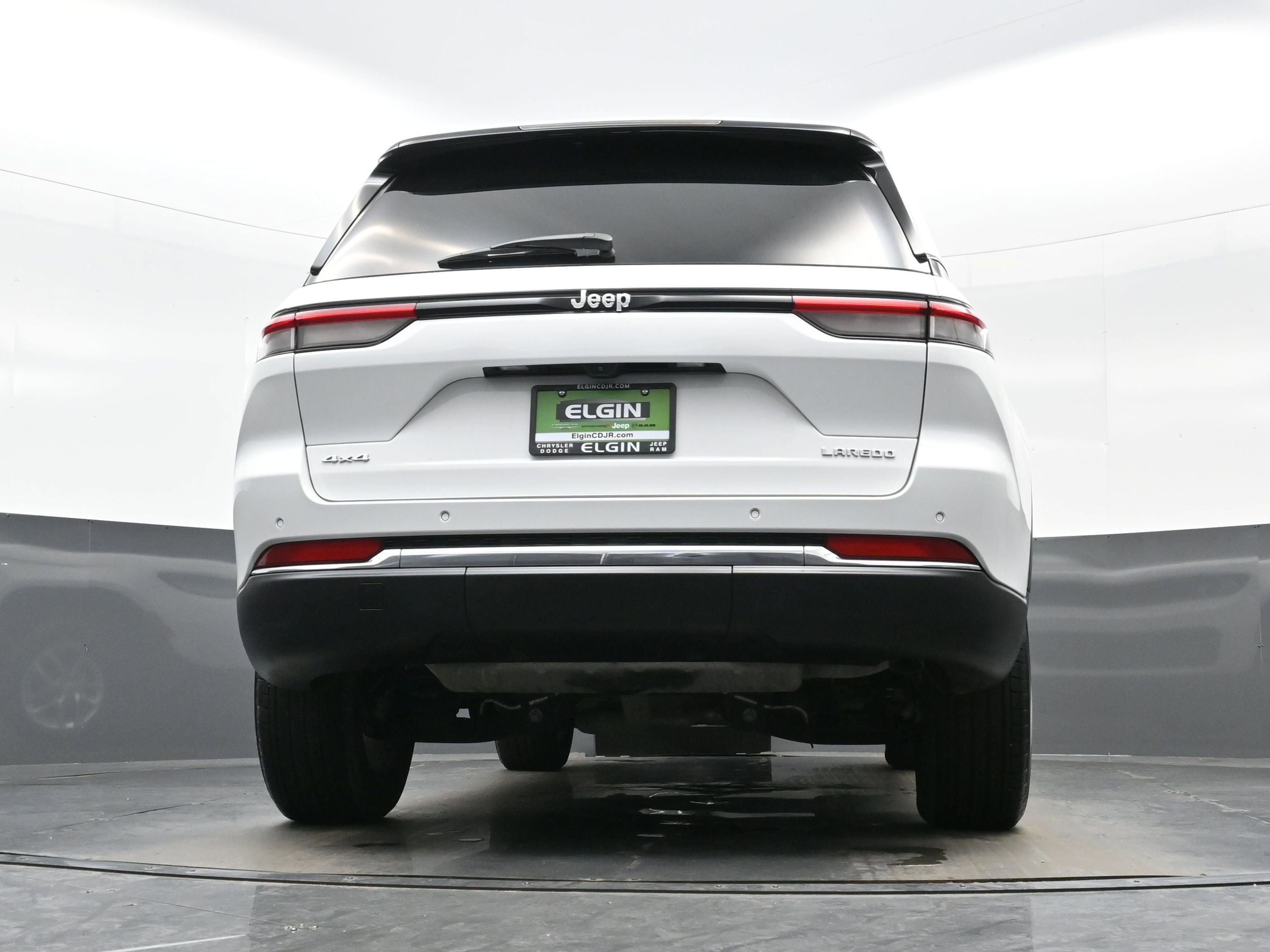 Used 2024 Jeep Grand Cherokee Laredo X image 28