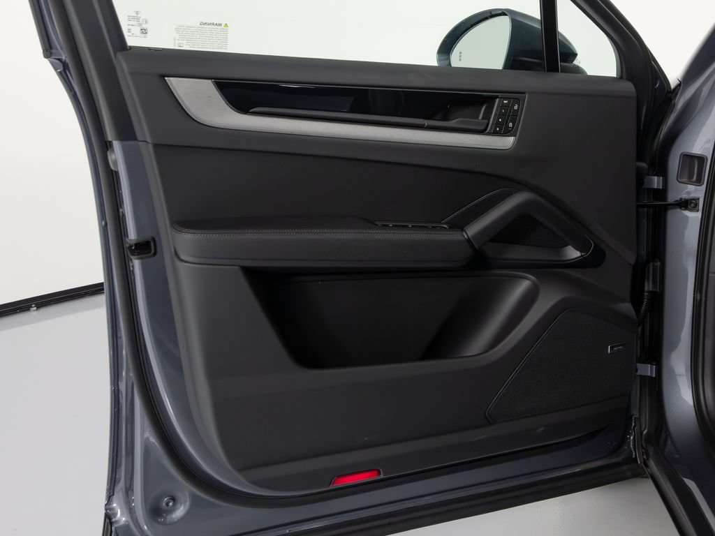 New 2026 Porsche Cayenne Coupe AWD/4WD image 16