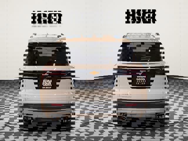 Used 2025 Chevrolet Traverse LT image 8