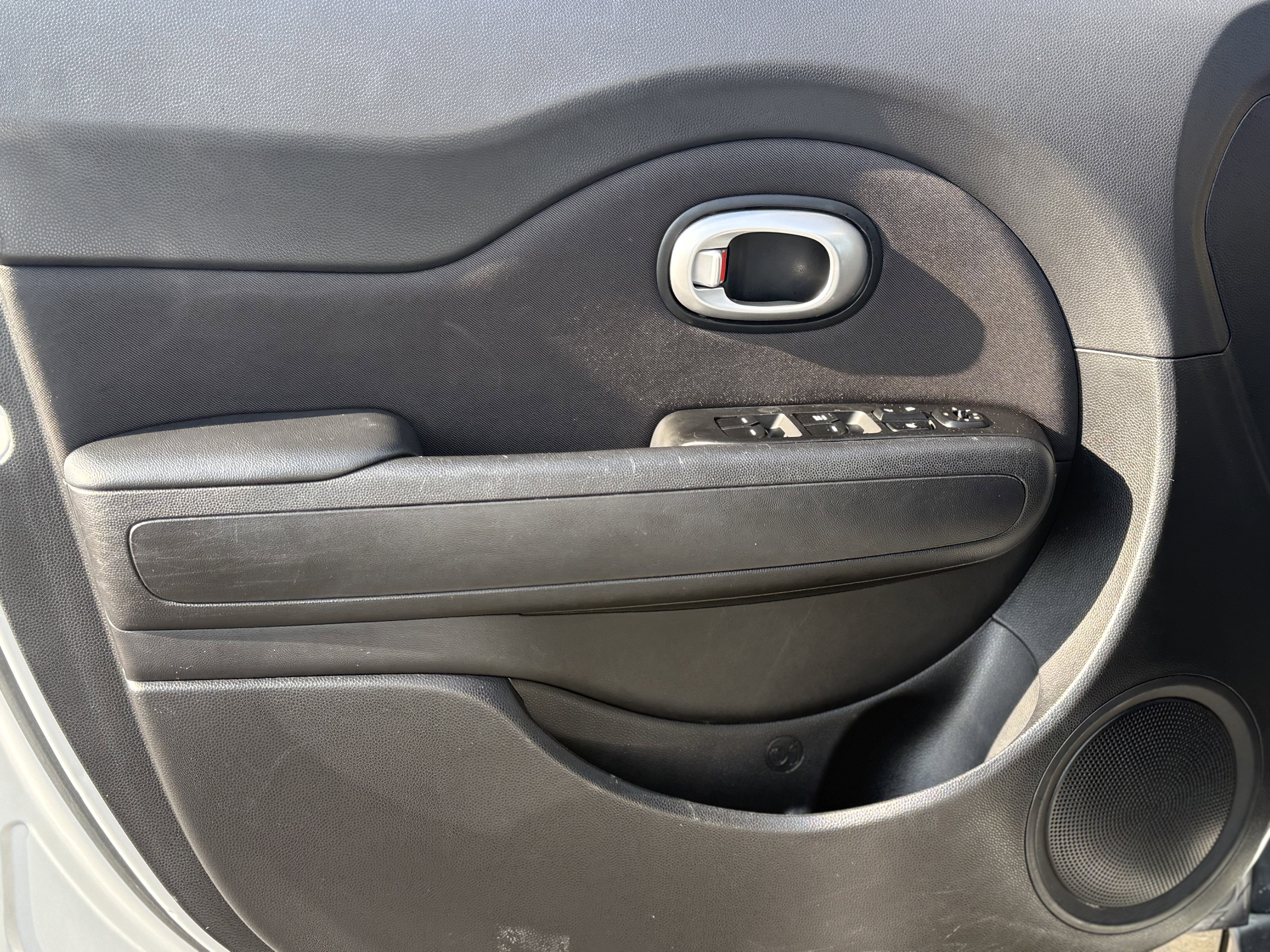 Used 2016 Kia Soul Base image 12