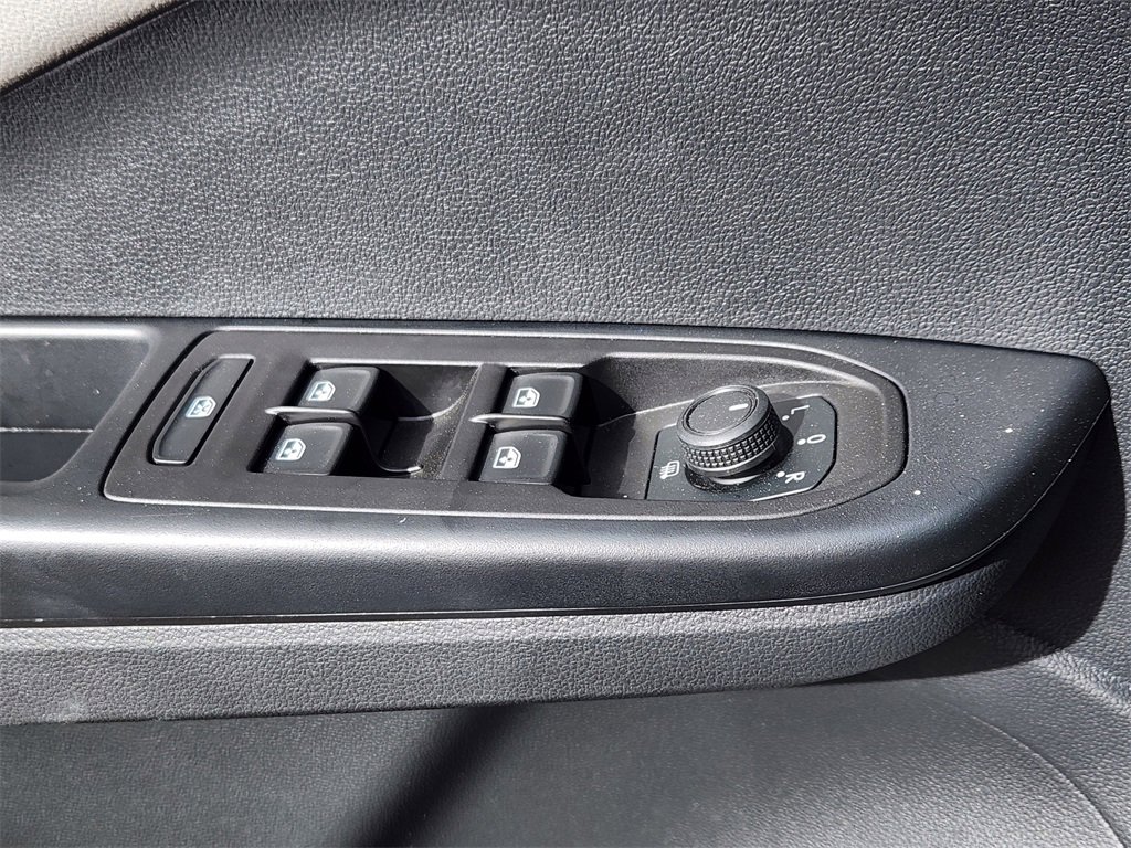 New 2024 Volkswagen Taos SE image 4