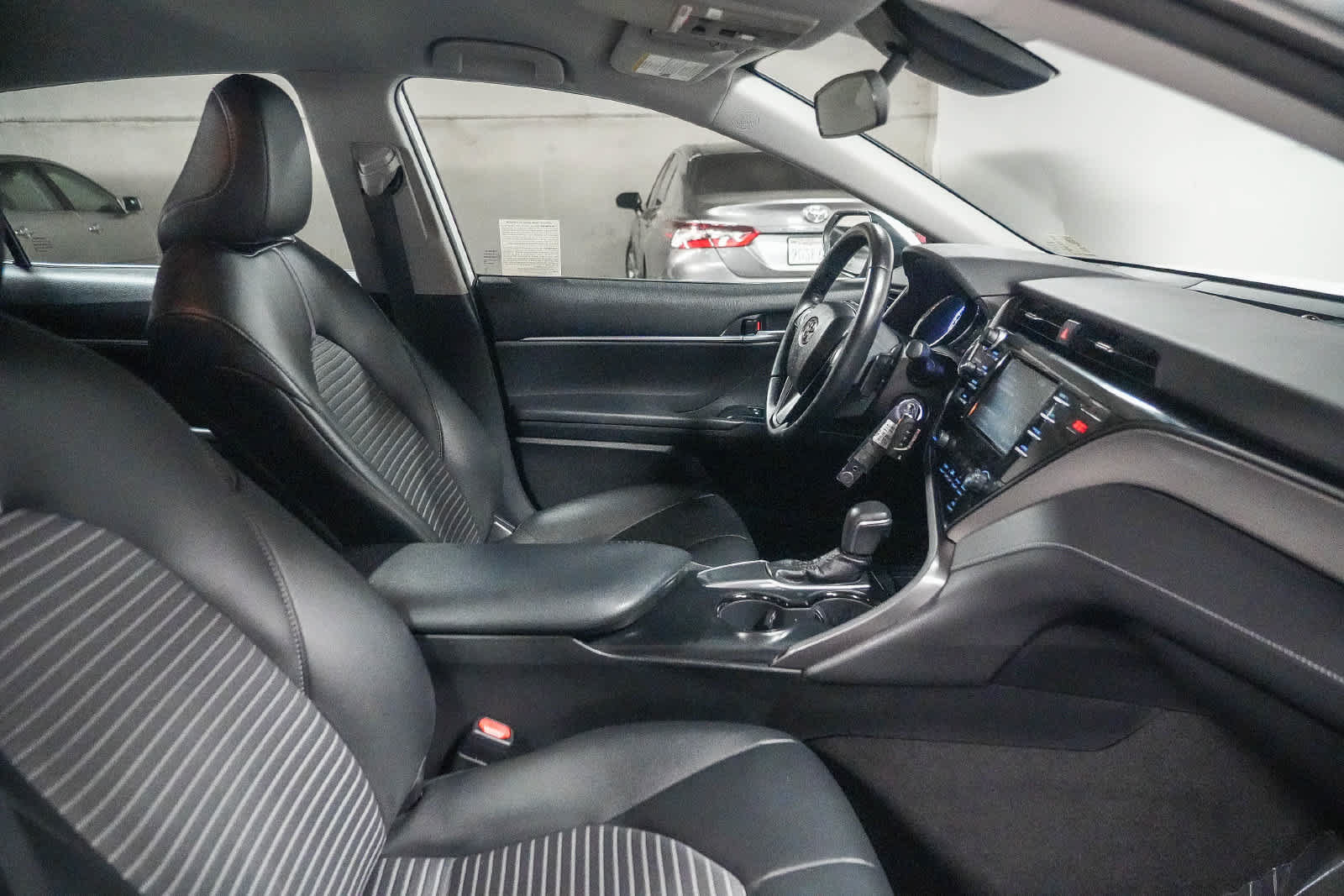 Certified 2019 Toyota Camry SE w/ Carpet Mat Package FWD image 17