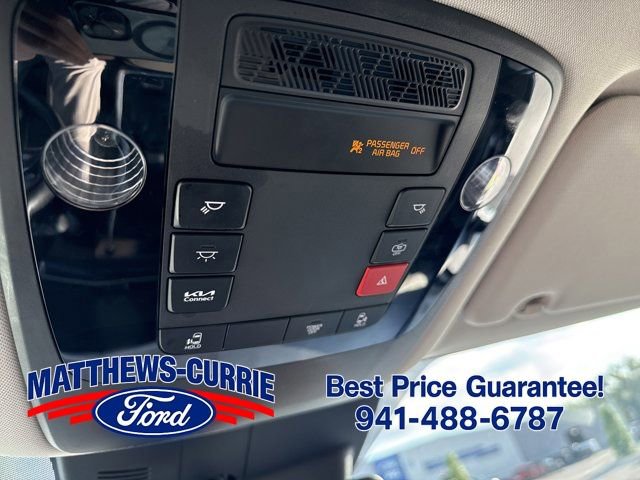 Used 2025 Kia Carnival FWD image 23