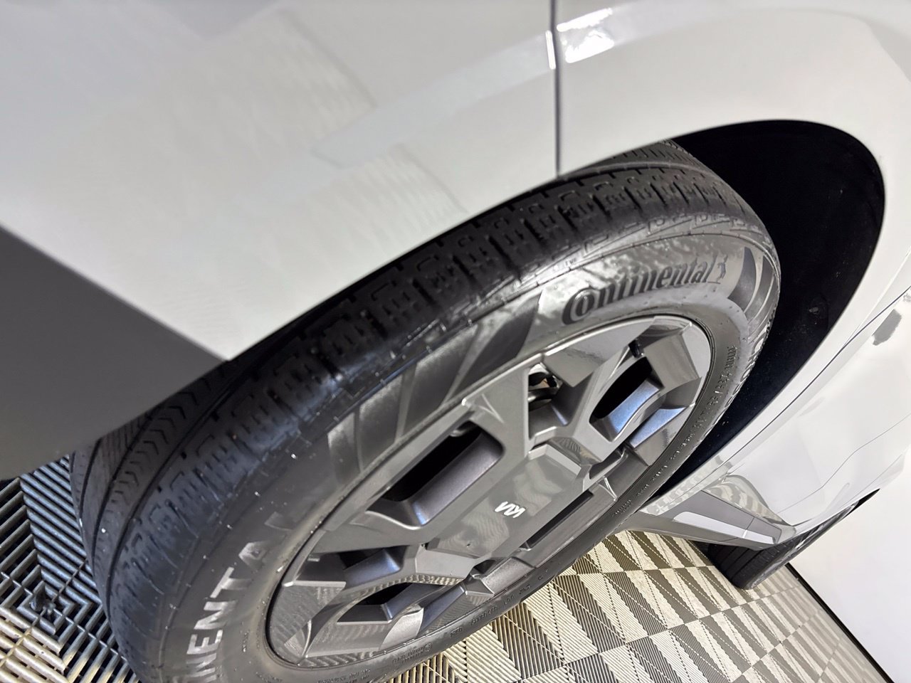 Used 2025 Kia Carnival SX FWD image 33