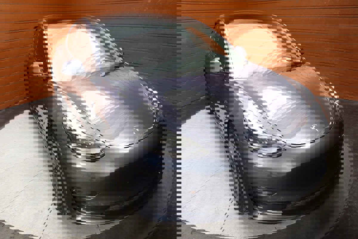 Used 2023 Tesla Model 3 Standard Range image 8