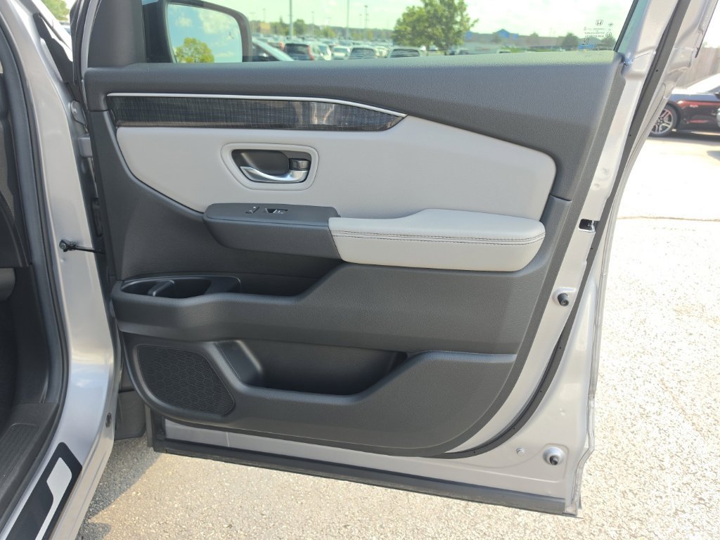 Used 2025 Honda Pilot Elite image 32