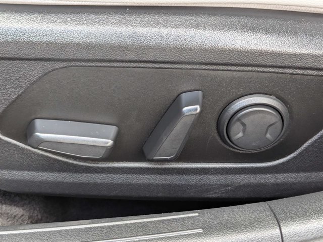 Used 2025 Hyundai Elantra Limited FWD image 17