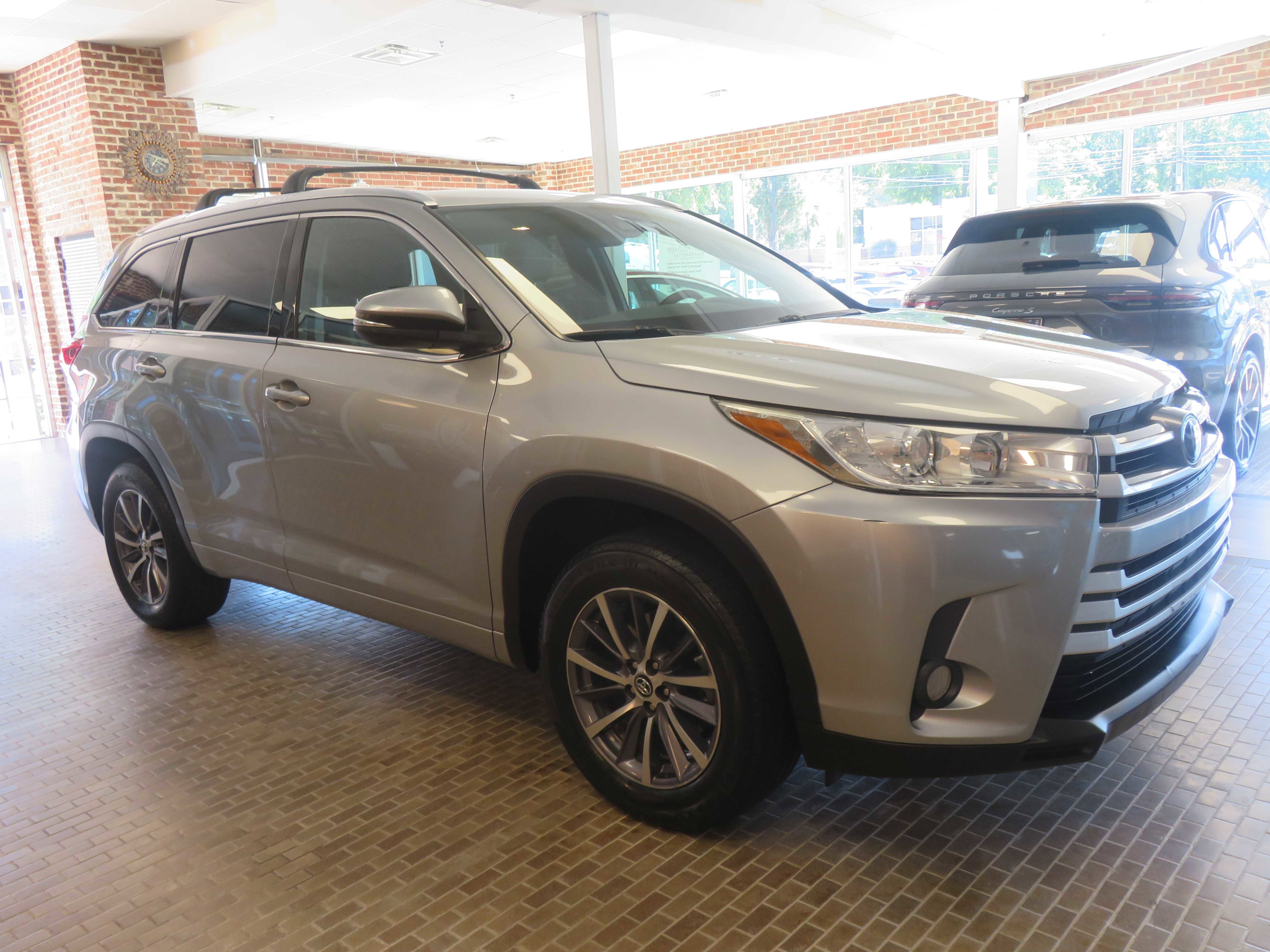 Used 2017 Toyota Highlander XLE FWD image 68