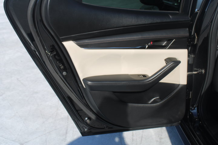 Used 2019 MAZDA MAZDA3 Hatchback w/ Preferred Package FWD image 13